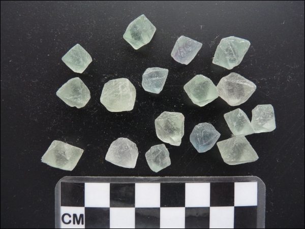 Fluoriet kristal lichte kleur klein 4x