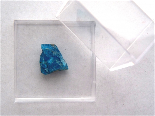Apatite blue middle in box