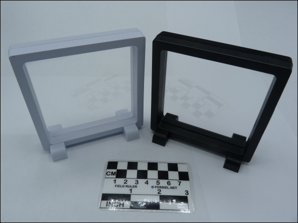 Zwevend display 3D 11x11x2cm zwart met zijstandertjes