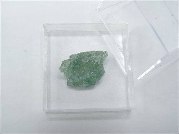 Apatite blue-green middle in box