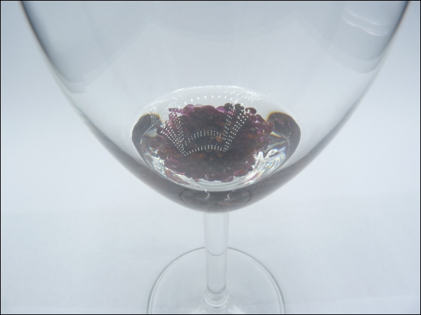 Wijnglas met Granaat in epoxy