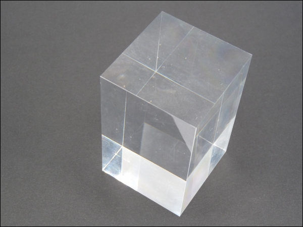 Sokkel acrylaat vierkant hoog 5x5x8cm