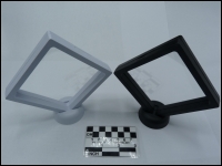 Zwevend display 3D 11x11x2cm zwart met hoekstander